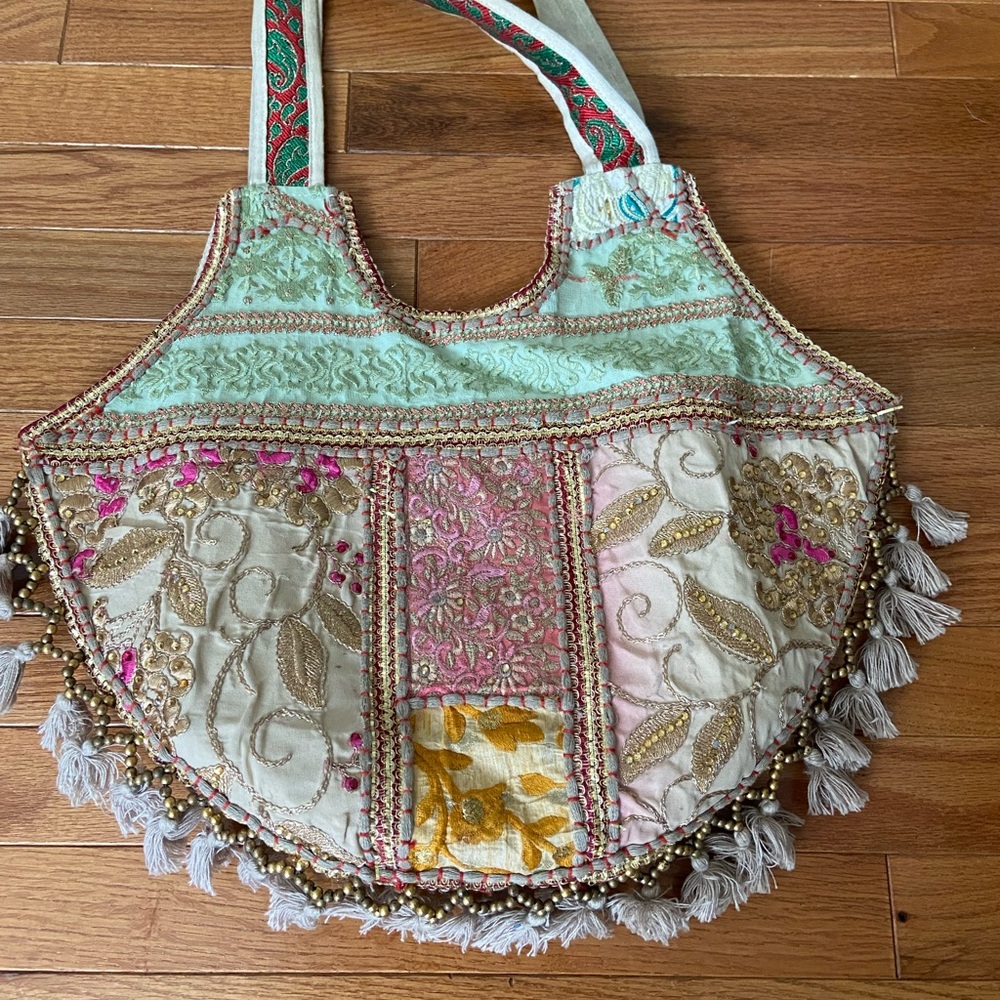 Embroidered Boho Chic Tote Bag - handmade from India - Picture 4 of 5